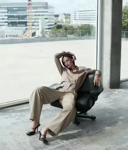 Look de maquillaje con labios rojos mate como tendencia en cosmética