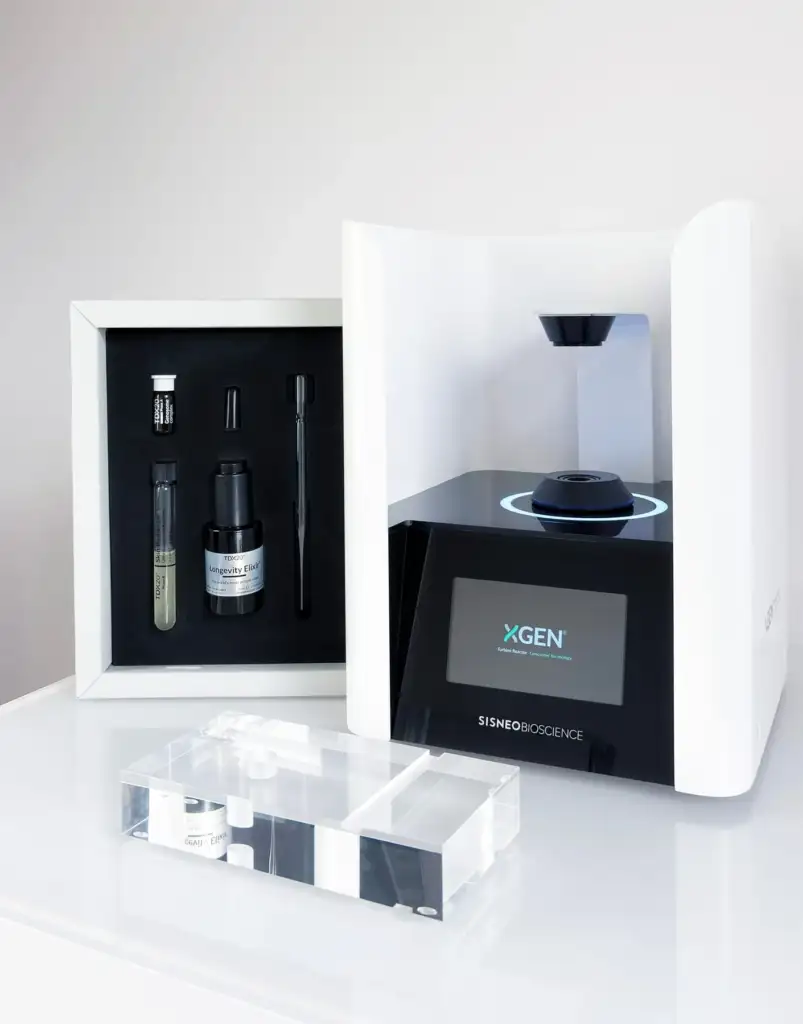 Sistema TDX20 de Sisneo Bioscience con reactor de turbina XGEN y kit de activos ultraconcentrados para tratamientos antiedad profesionales