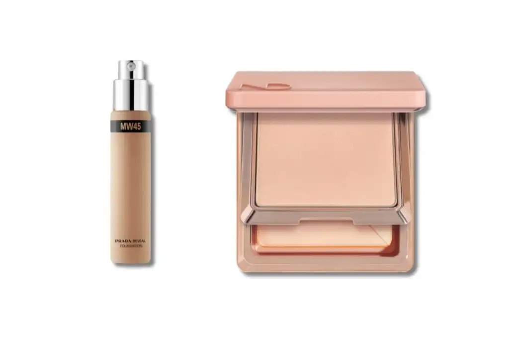 Base de maquillaje líquida y polvos compactos en envases refill sostenibles sobre fondo neutro
