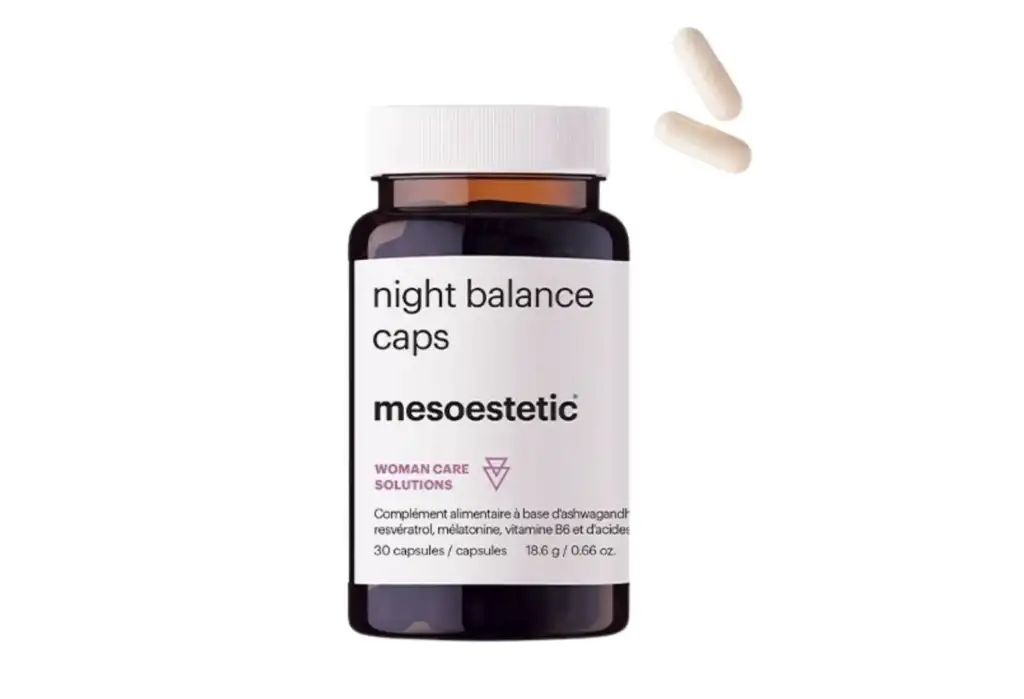 Cápsulas Night Balance Caps de mesoestetic para equilibrio hormonal y bienestar en la menopausia