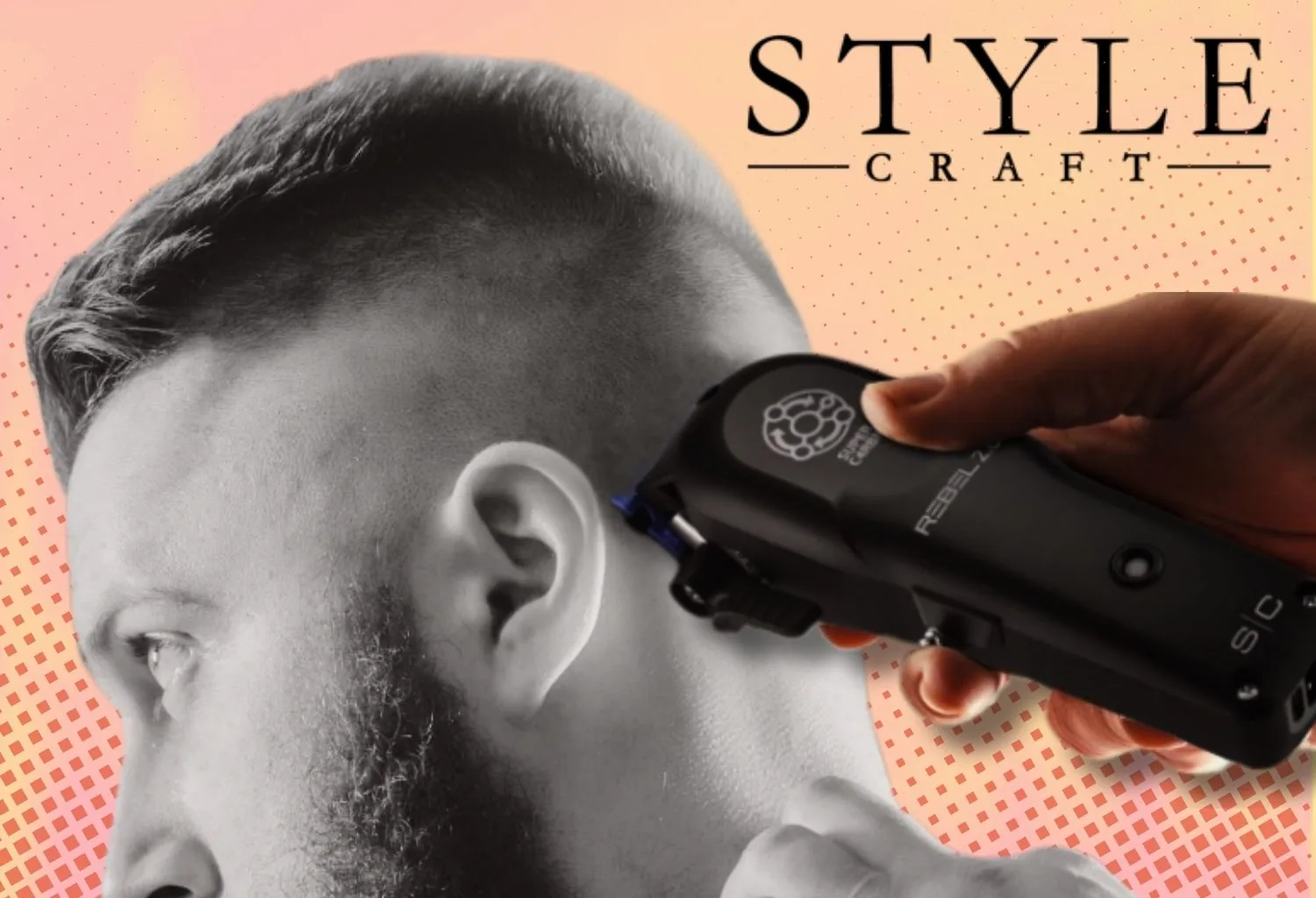Barbero realizando un degradado masculino con máquina StyleCraft Rebel profesional