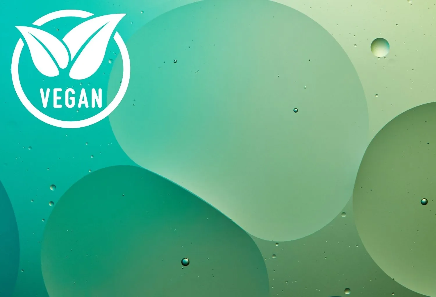Símbolo vegano sobre fondo verde abstracto utilizado para ilustrar productos de colágeno vegano y cosmética sostenible.
