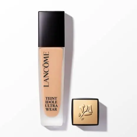 Base de maquillaje Lancôme Teint Idole Ultra Wear en envase con acabado mate
