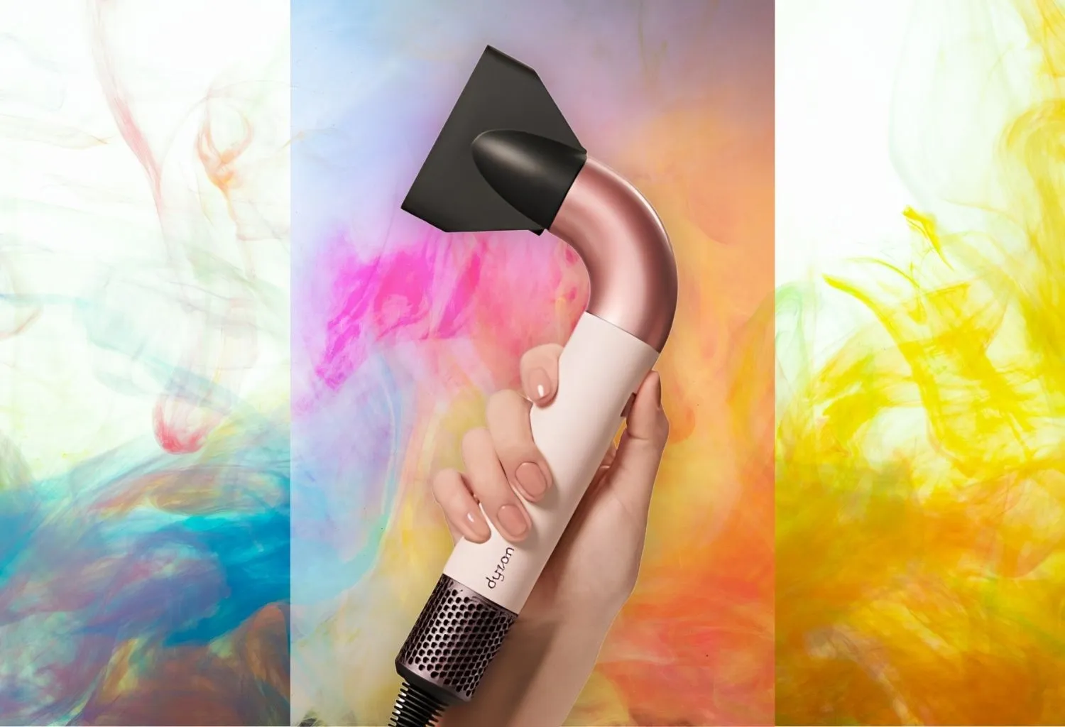 Secador Dyson Supersonic sostenido por una mano sobre un fondo artístico de colores, representando innovación tecnológica en peluquería y cuidado capilar.