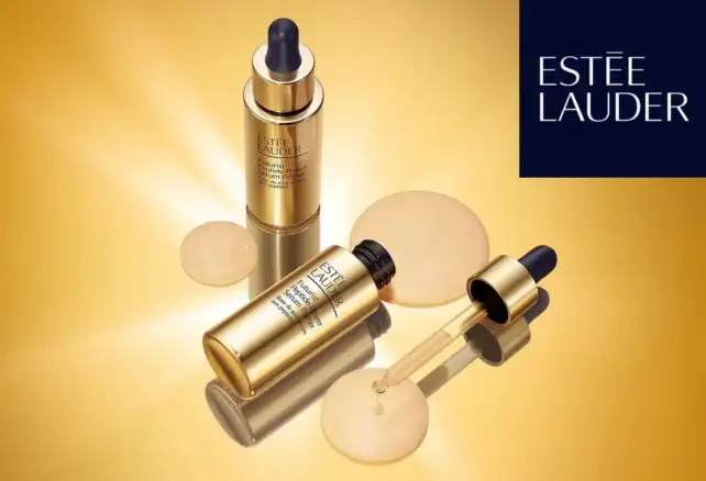 Envases del Futurist Peptide-Power Serum Primer de Estée Lauder sobre fondo dorado con gotero y producto cosmético premium.
