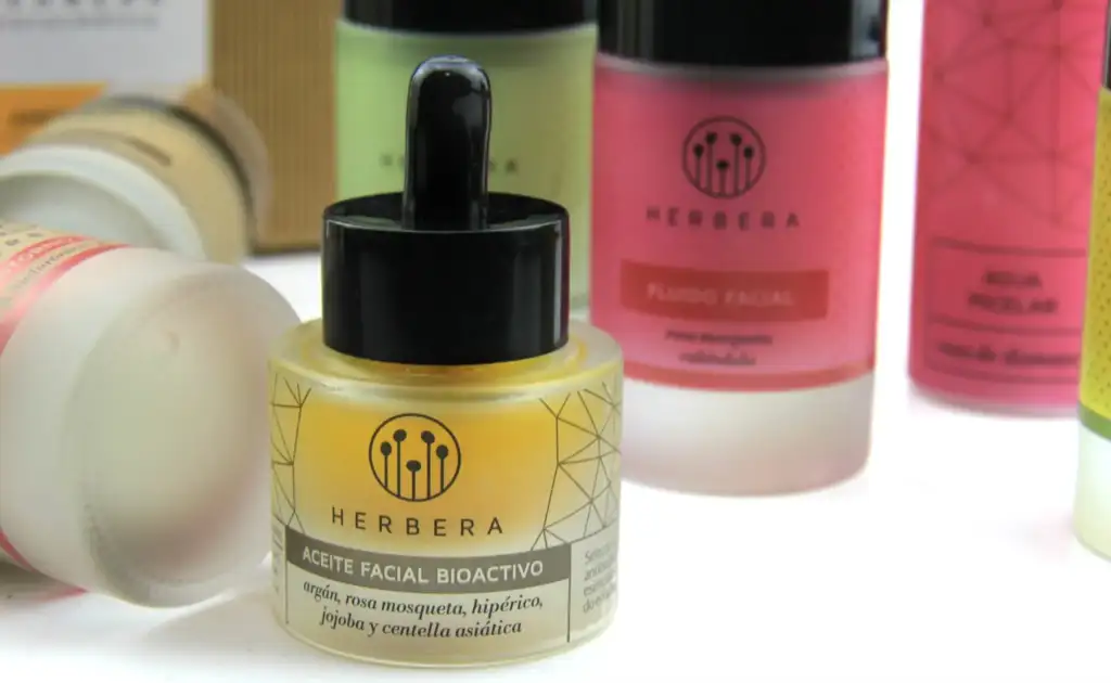 Herbera Aceite Facial Bioactivo con argán y rosa mosqueta Aceite facial bioactivo Herbera con argán, rosa mosqueta, jojoba y centella asiática para el cuidado de la piel