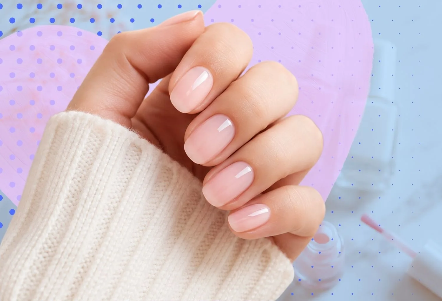 Mano con manicura milky rosé nails en tono rosa translúcido y acabado brillante, tendencia de uñas naturales y elegantes en 2026.