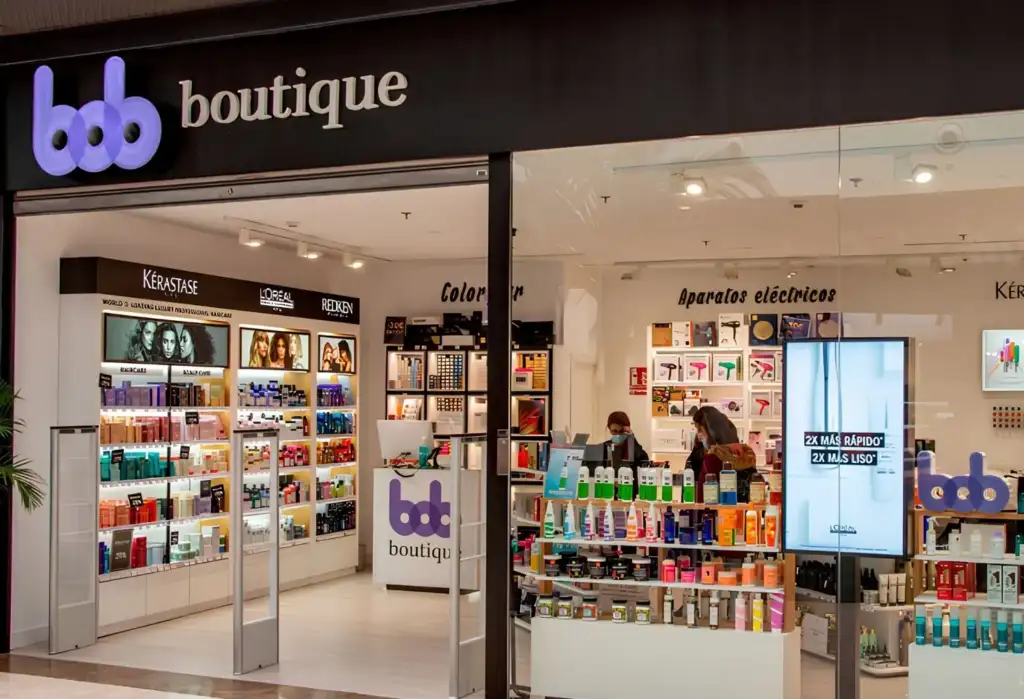 Exterior de una tienda BB Boutique especializada en productos profesionales de peluquería, coloración, cuidado capilar y aparatología para profesionales y consumidores.