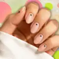 Polka dot nails: los lunares recuperan el protagonismo