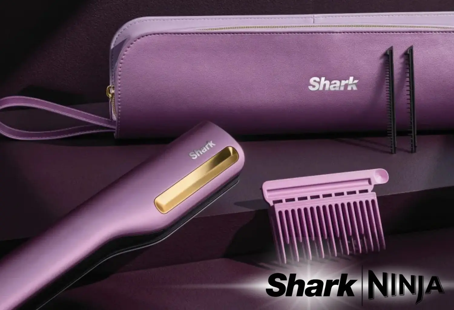 Herramienta de peinado Shark FlexFusion en color lavanda con su estuche de transporte y accesorios de peinado.
