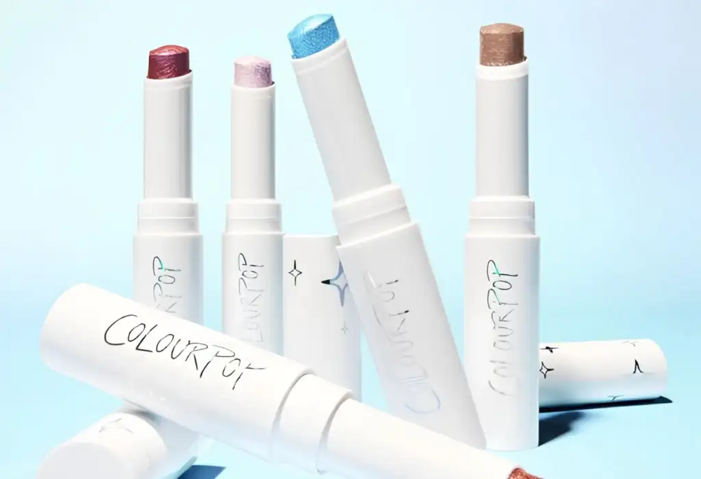 ColourPop Jelly Much Eyeshadow Sticks en varios tonos ColourPop Jelly Much Eyeshadow Sticks en tonos azul, rosa, dorado y rojizo
