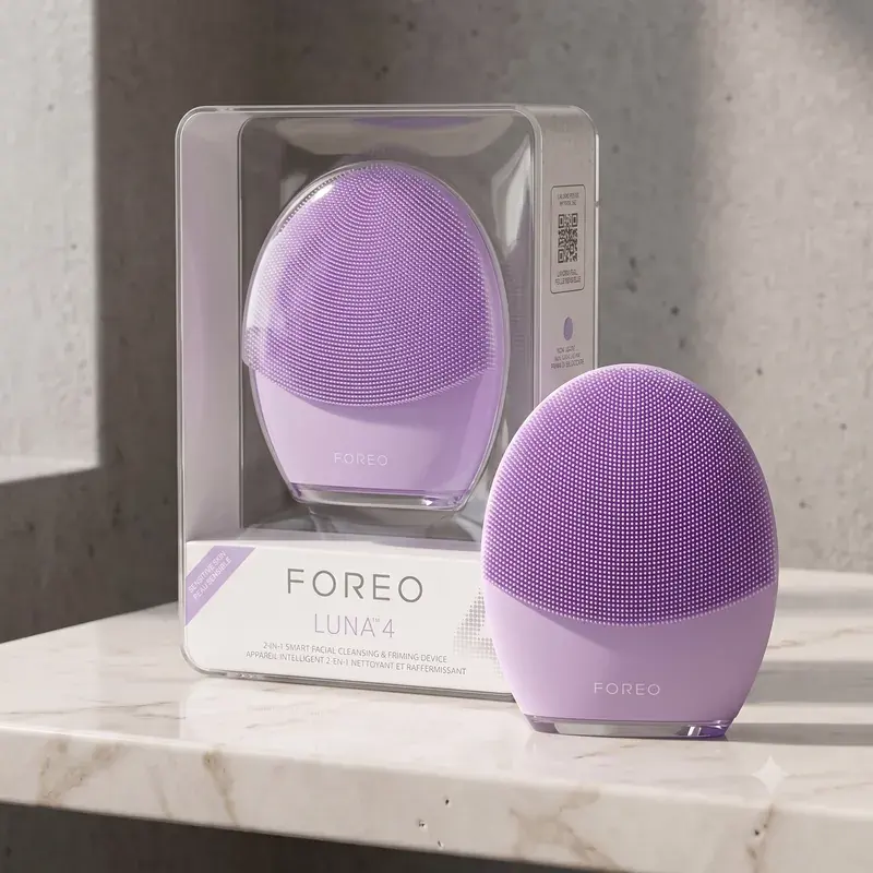 FOREO LUNA 4, dispositivo de limpieza facial Dispositivo de limpieza facial FOREO LUNA 4 en color morado junto a su embalaje
