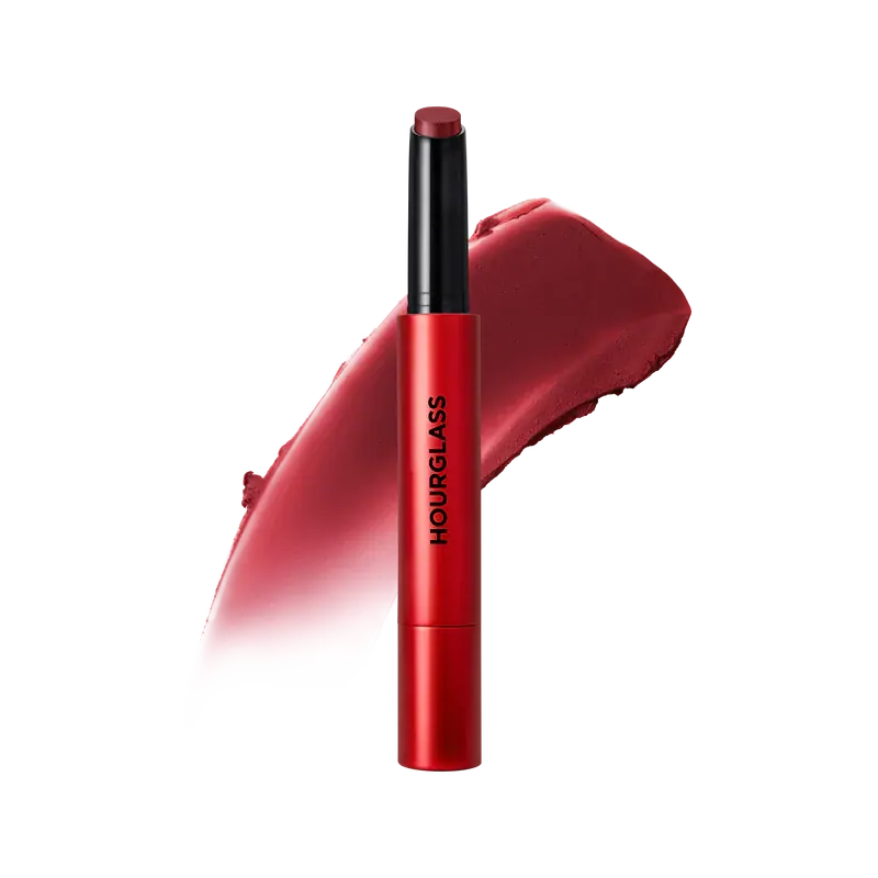 Hourglass Phantom Blur Balm Red 0 – bálsamo labial con efecto blur Packshot del Hourglass Phantom Blur Balm Red 0, un bálsamo labial con color y efecto blur, sobre fondo transparente con muestra del tono.
