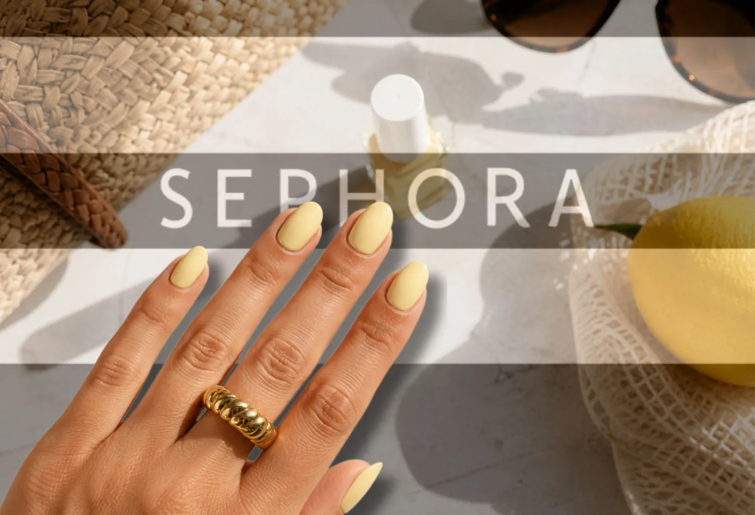 Manicura en color amarillo mantequilla para el verano 2026