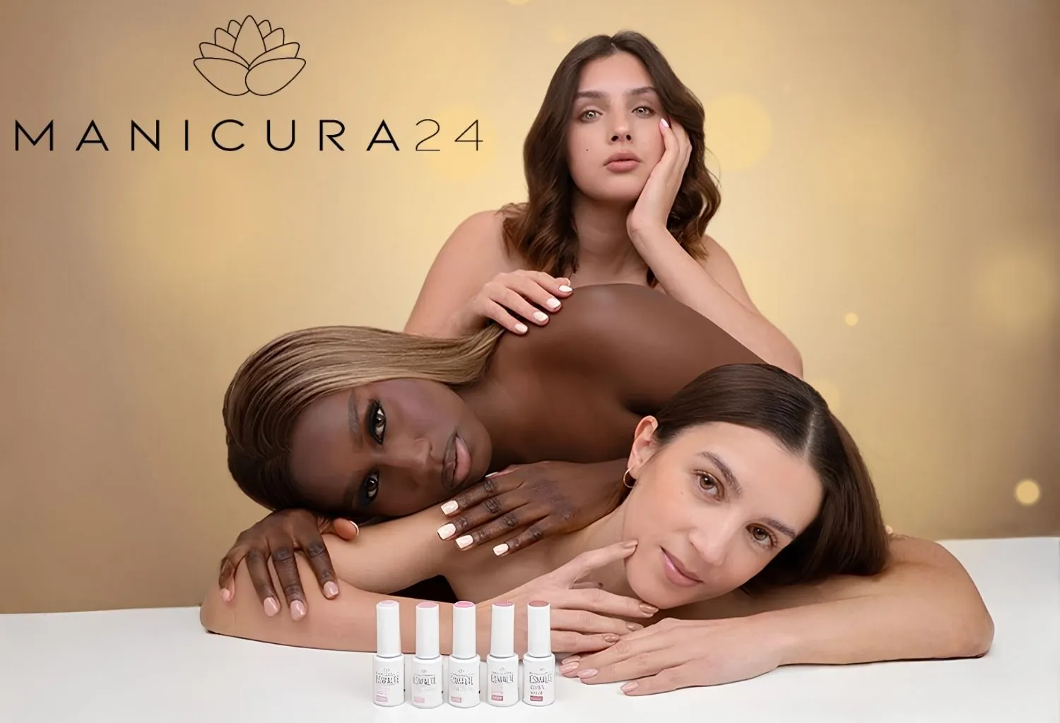 Imagen promocional de Manicura24 con tres modelos de diferentes tonos de piel y una colección de esmaltes profesionales en primer plano.