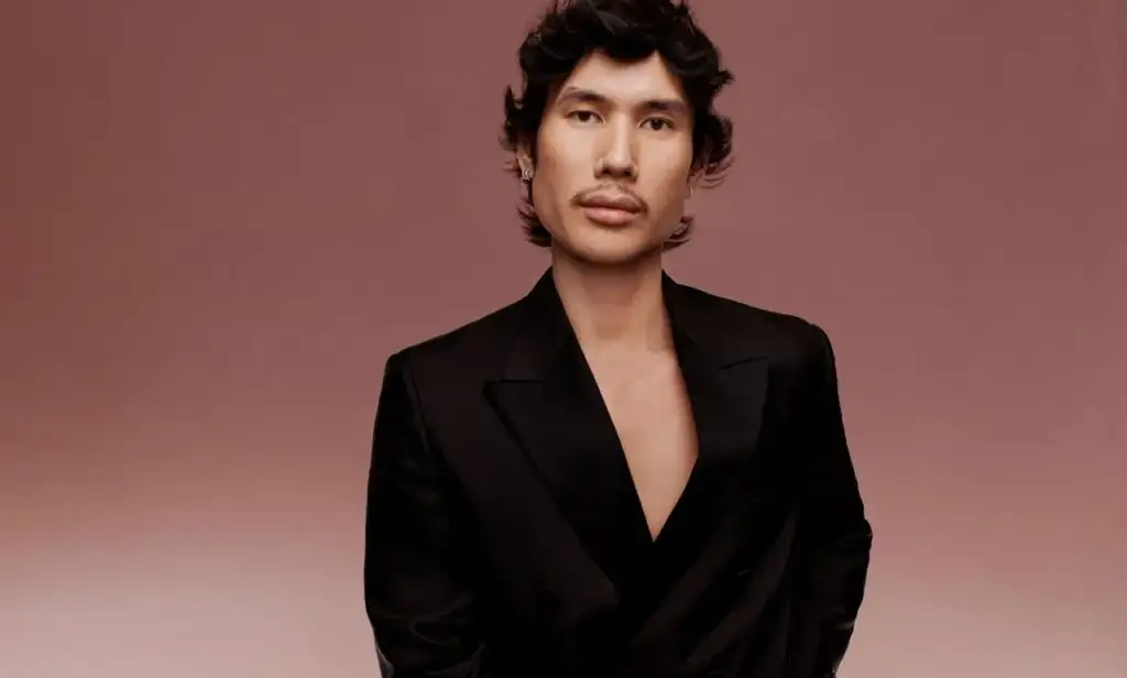 Patrick Ta, maquillador y fundador de Patrick Ta Beauty Retrato del maquillador y fundador de la firma Patrick Ta Beauty