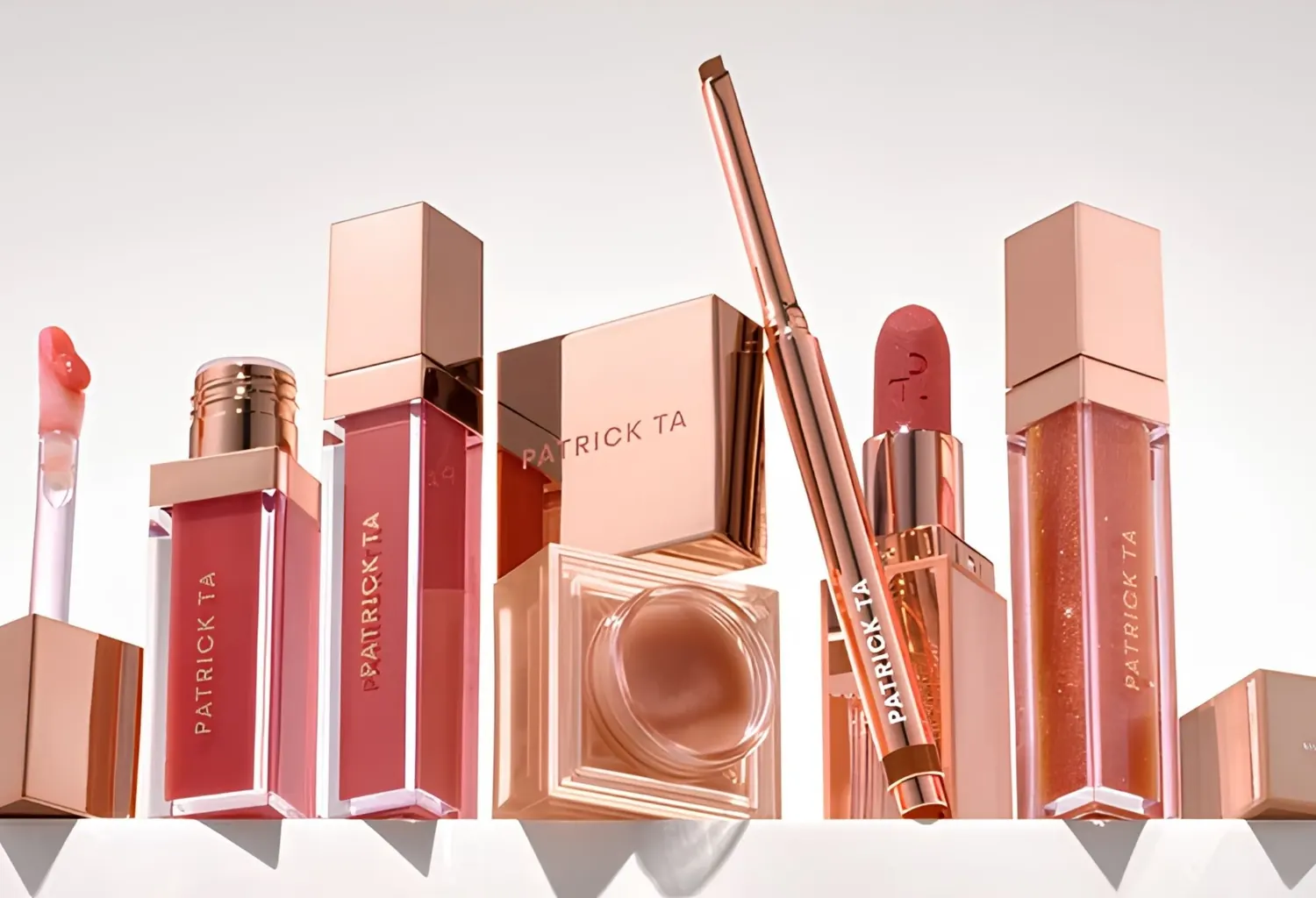 Productos de maquillaje Patrick Ta del sistema Transition Blush para crear un colorete en degradado