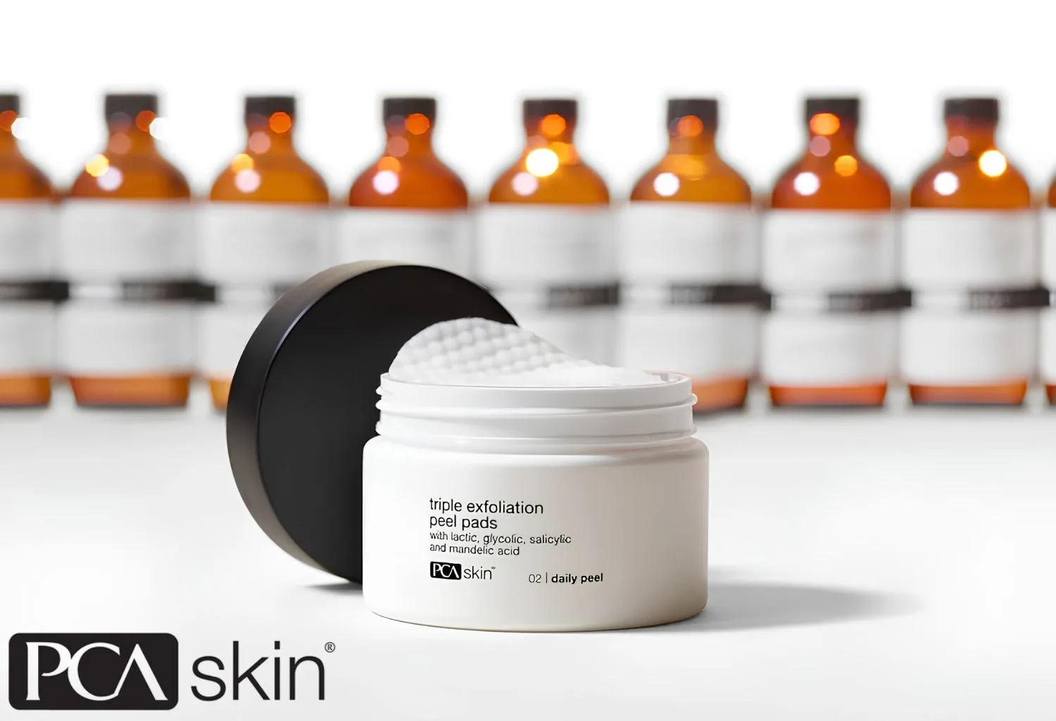Envase de PCA Skin Triple Exfoliation Peel Pads con discos exfoliantes impregnados para el cuidado y renovación de la piel.