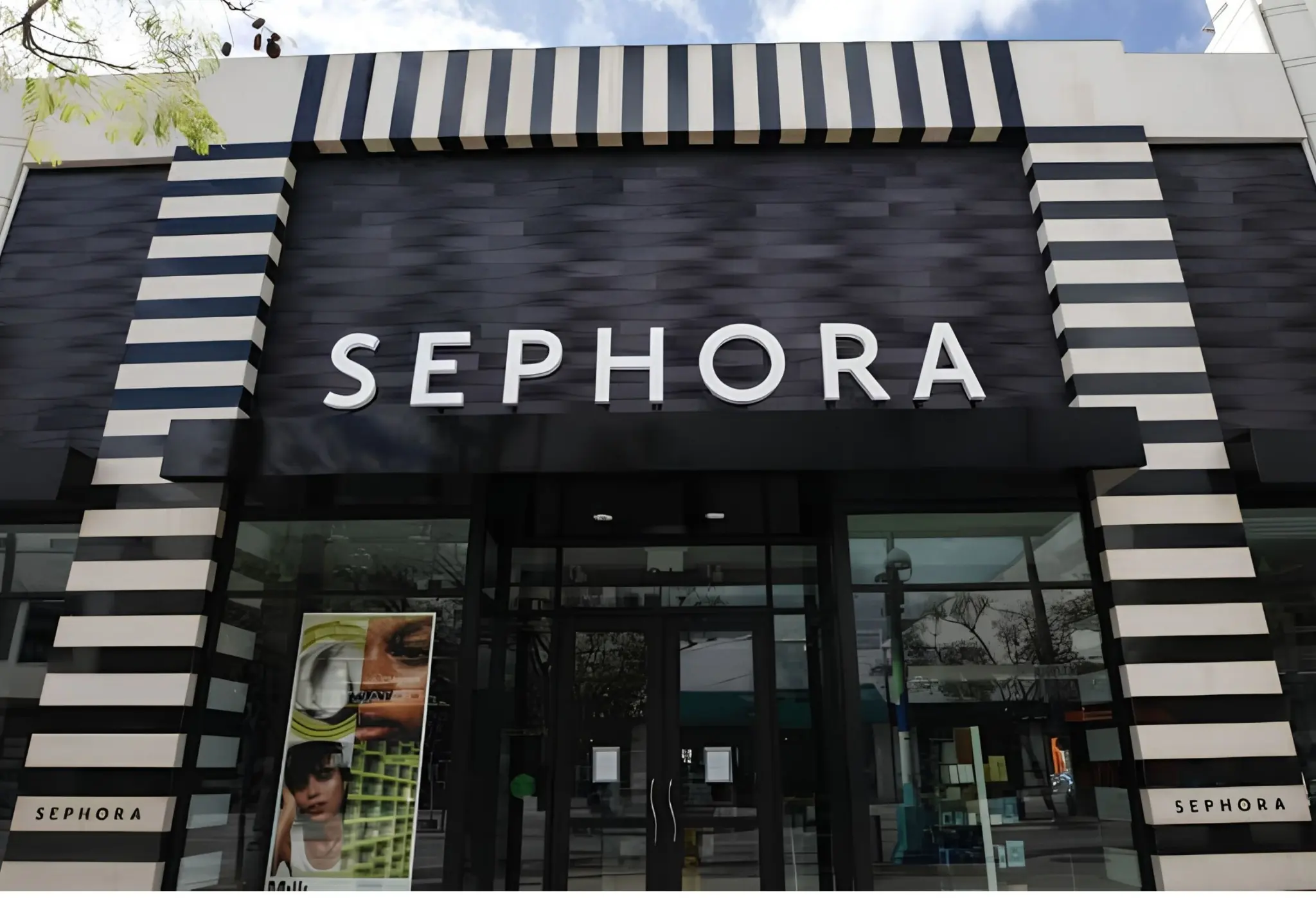 Fachada exterior de una tienda Sephora