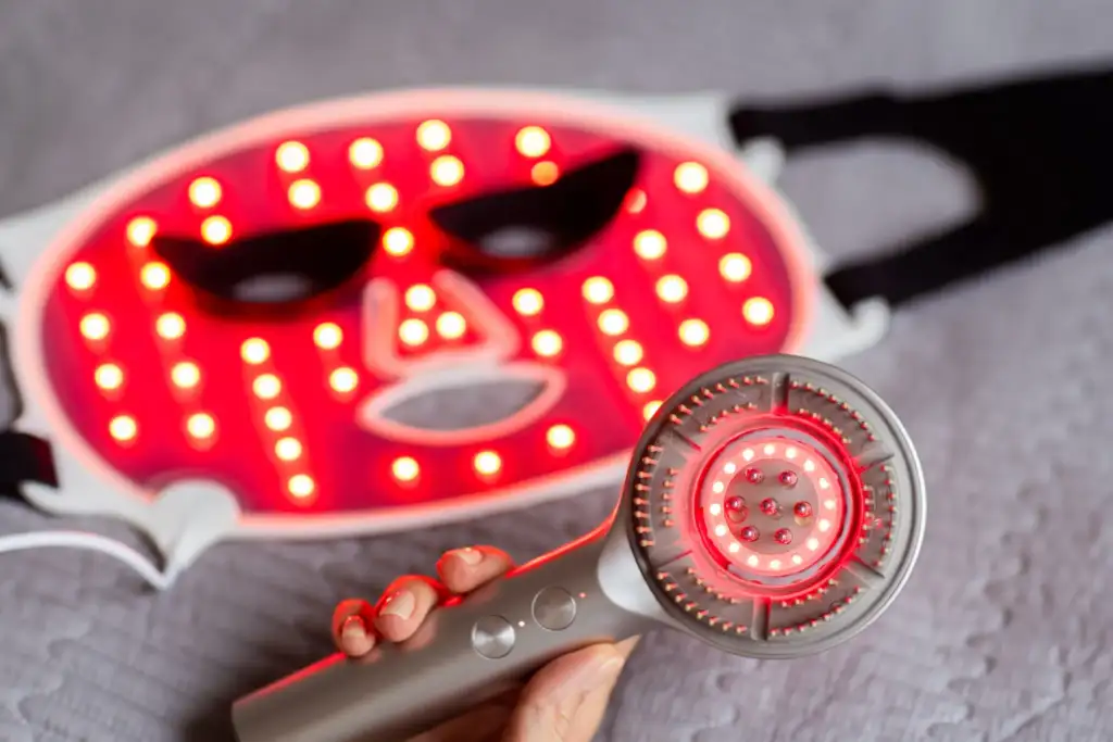 Dispositivos de terapia LED para el cuidado facial Máscara facial LED y dispositivo de fototerapia con luz roja para tratamientos estéticos