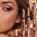 Charlotte Tilbury Exagger-Eyes: el shadow stick que une Matte Blur y Satin Glow