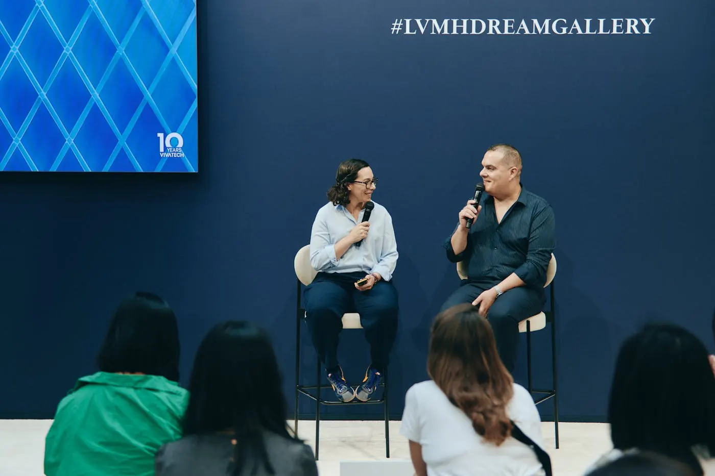 Conversación ante el público bajo el rótulo LVMH DreamGallery en VivaTech