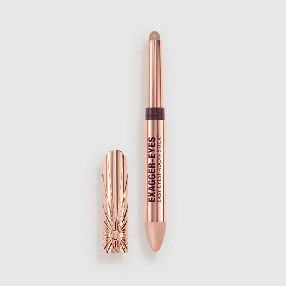 Shadow stick Charlotte Tilbury Exagger-Eyes Nude Sculpt abierto junto a su tapa