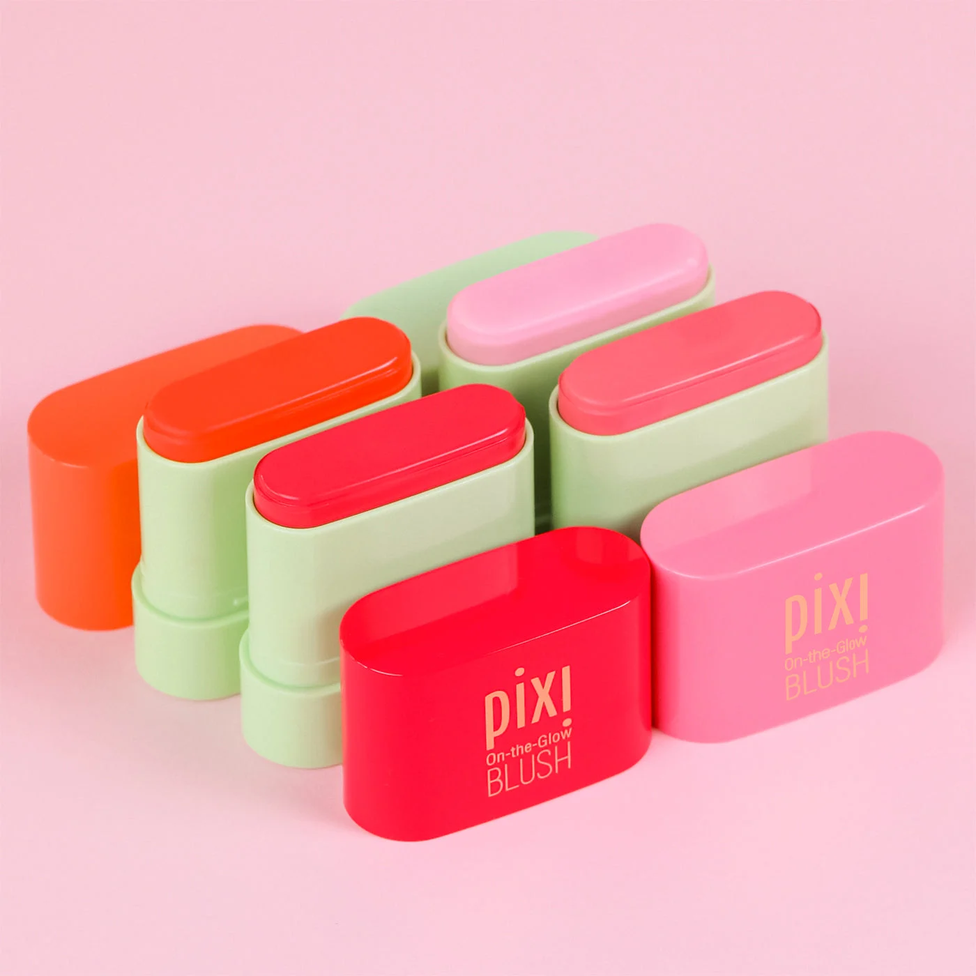 Sticks de colorete Pixi abiertos en tonos rosa coral y rojo