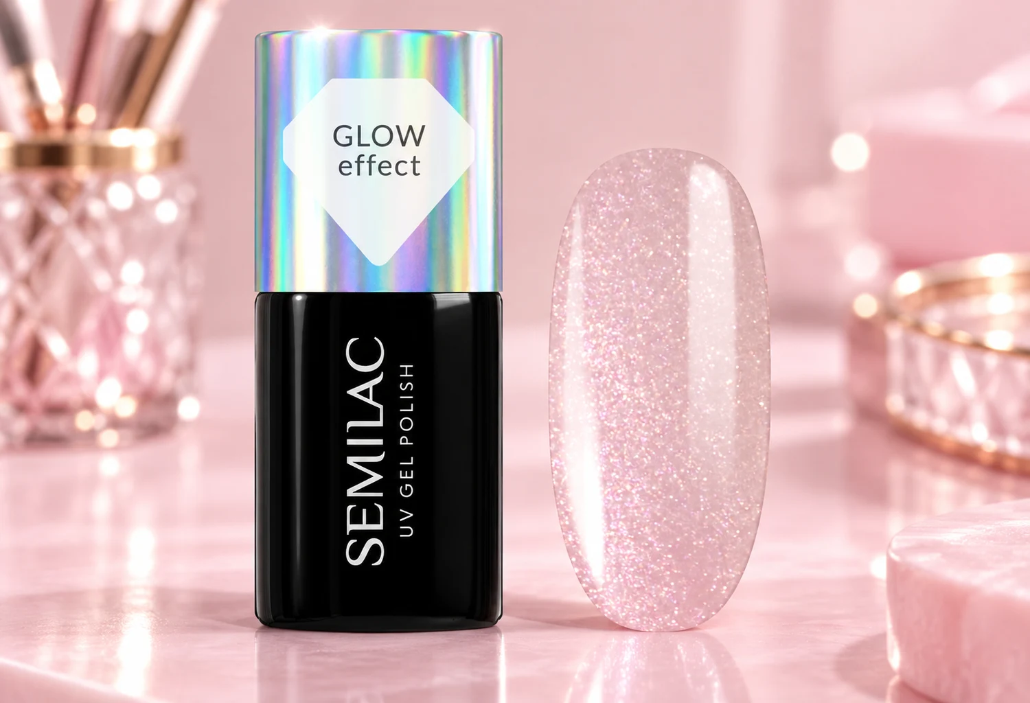Esmalte Semilac y muestra rosa nacarada en un entorno de manicura