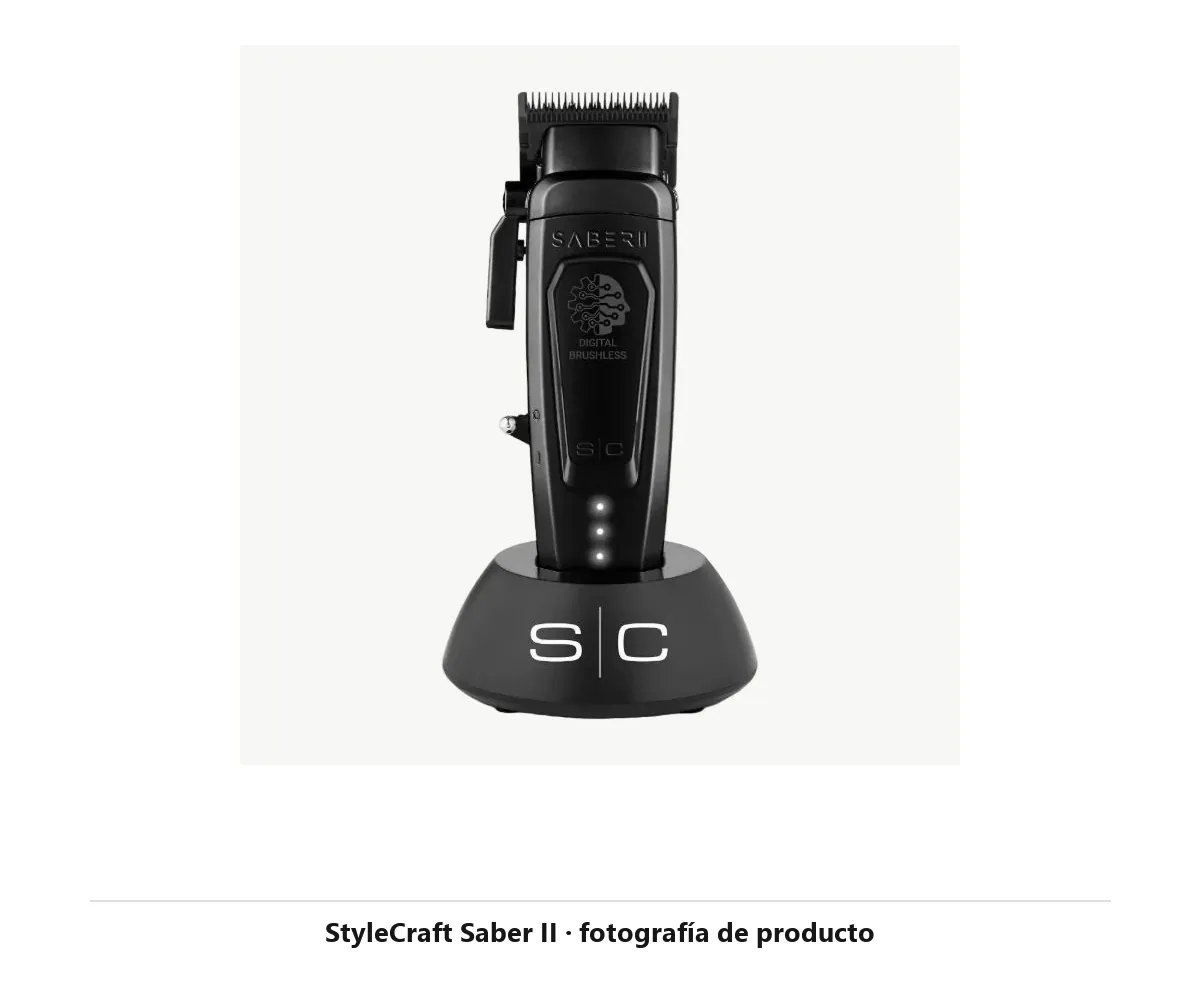 StyleCraft Saber II negra real colocada en su base de carga sobre fondo blanco