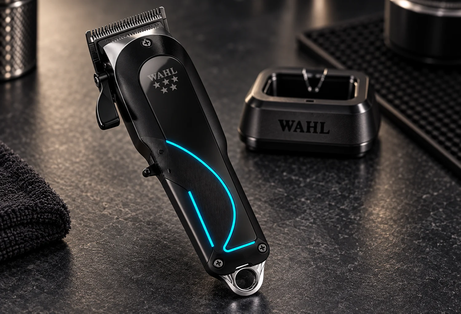 Wahl Senior 2.0 con logotipo visible y base de carga