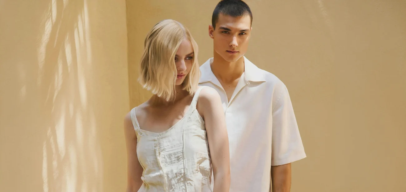 Dos modelos en el material de campaña de la gama Density