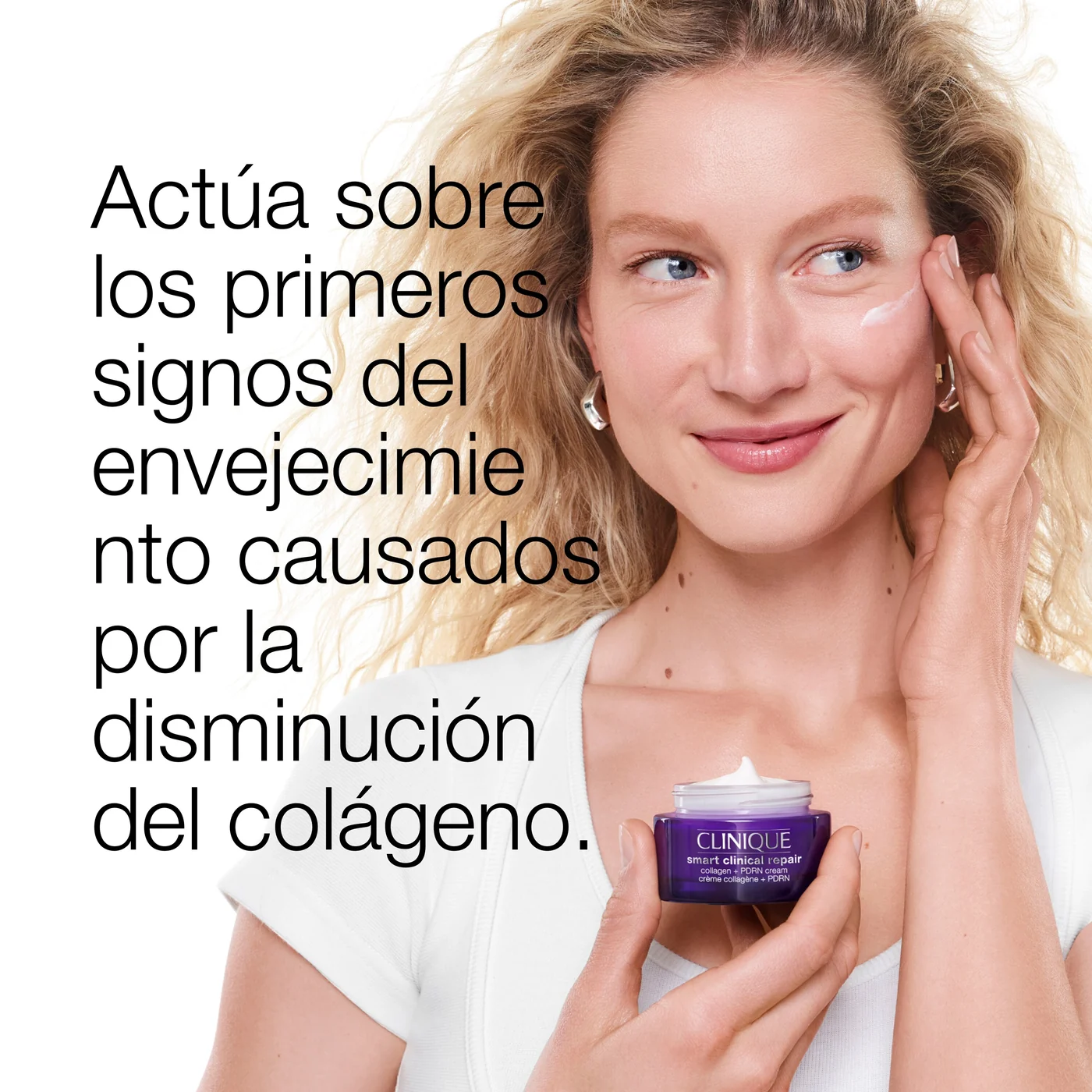 Modelo con el tarro de Clinique Collagen + PDRN Cream