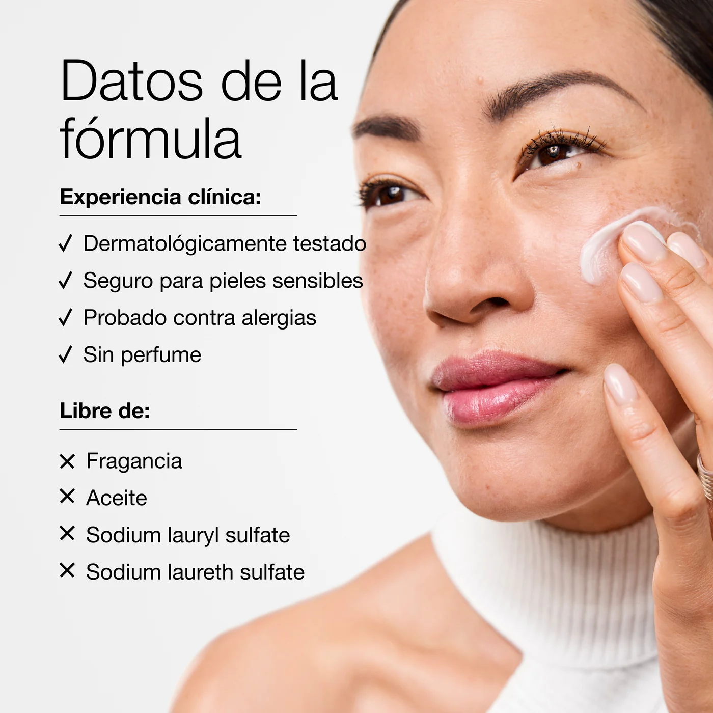 Modelo aplicando crema facial en la campaña Clinique