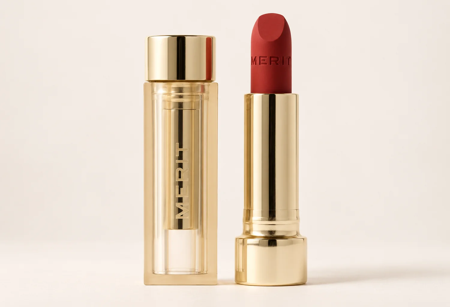 Labial Signature Lip Blush de MERIT con su envase reconocible