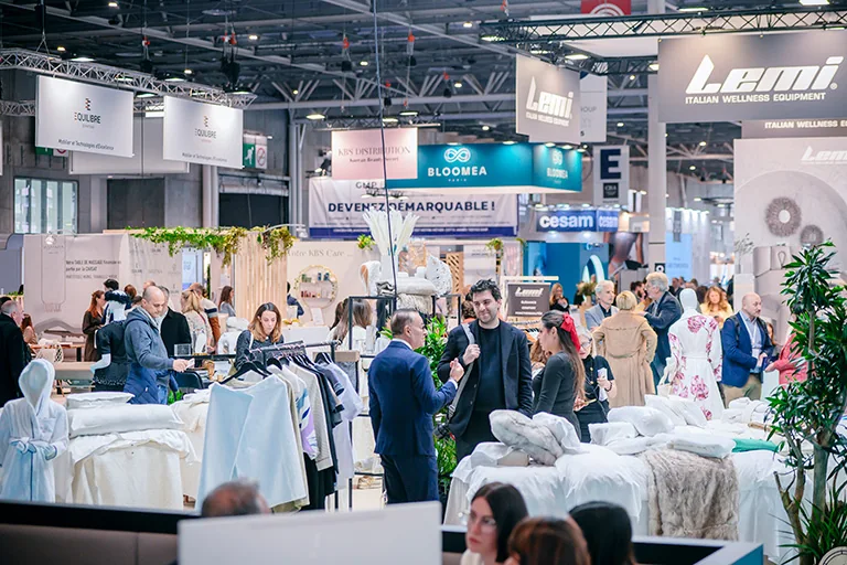 Stands y visitantes del Congrès Esthétique & Spa en una edición anterior