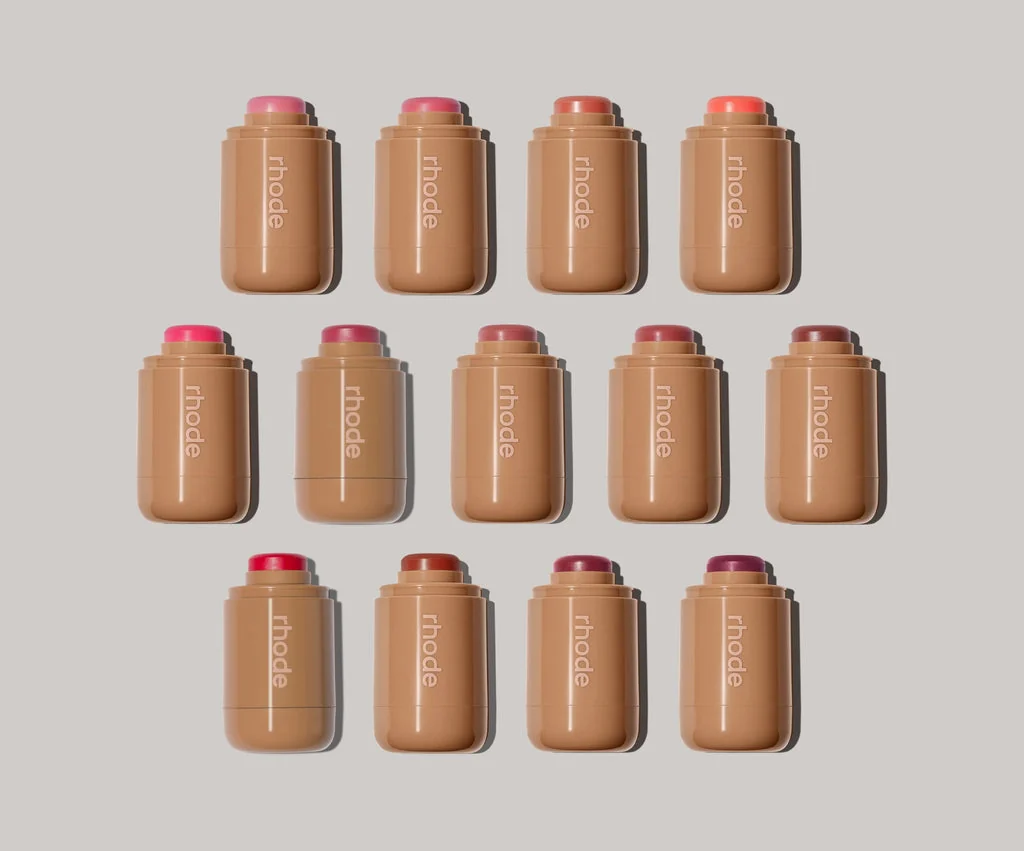 Varios tonos del colorete Pocket Blush en sus envases marrones