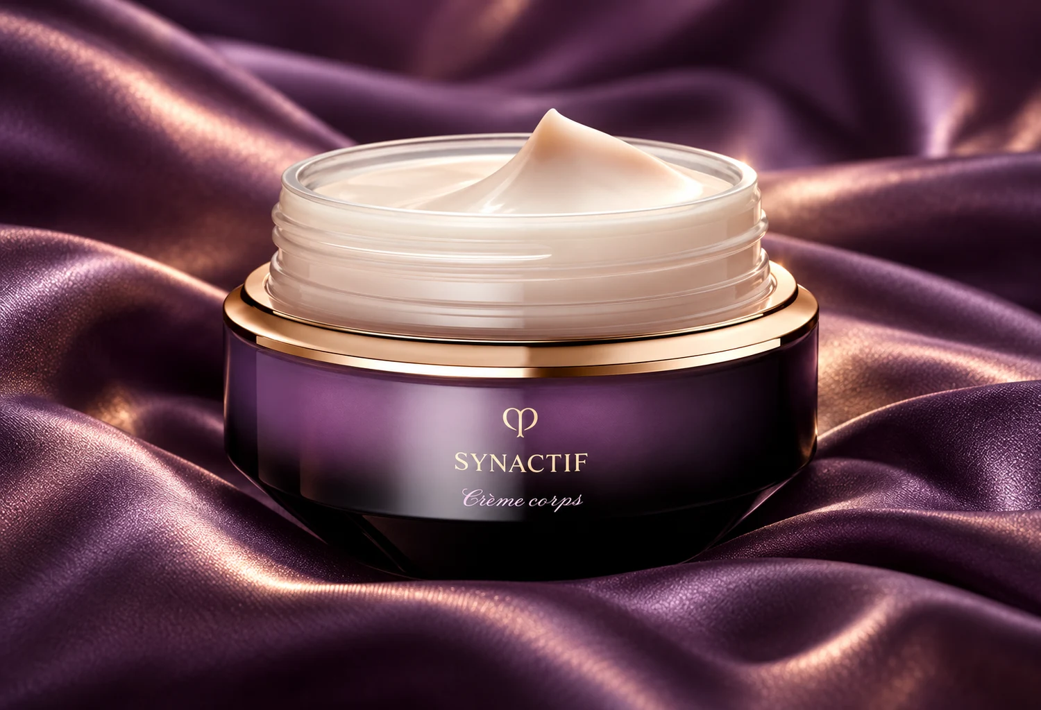 Tarro de Synactif Body Cream sobre una superficie violeta